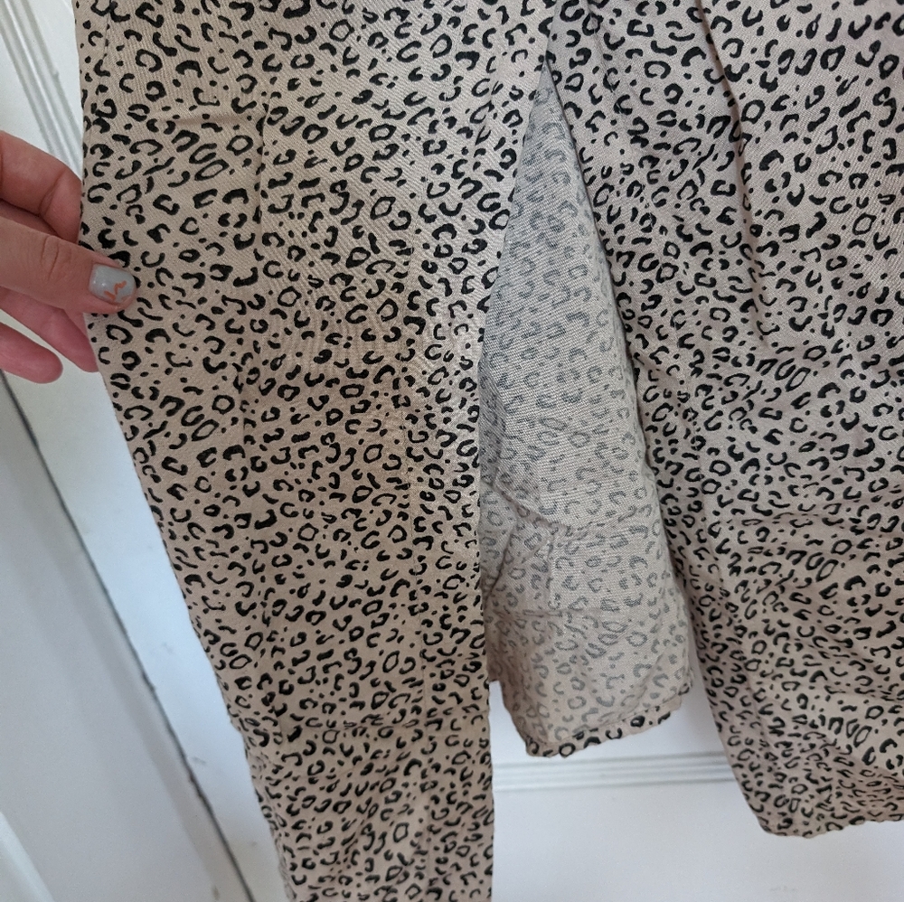 Japna Cheetah Print Buttondown dress. Form fitting. Size M. Great condition. - Picture 4 of 7